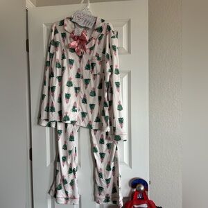 Tahari women’s  Pajama Set with Pink and Green Tree Design